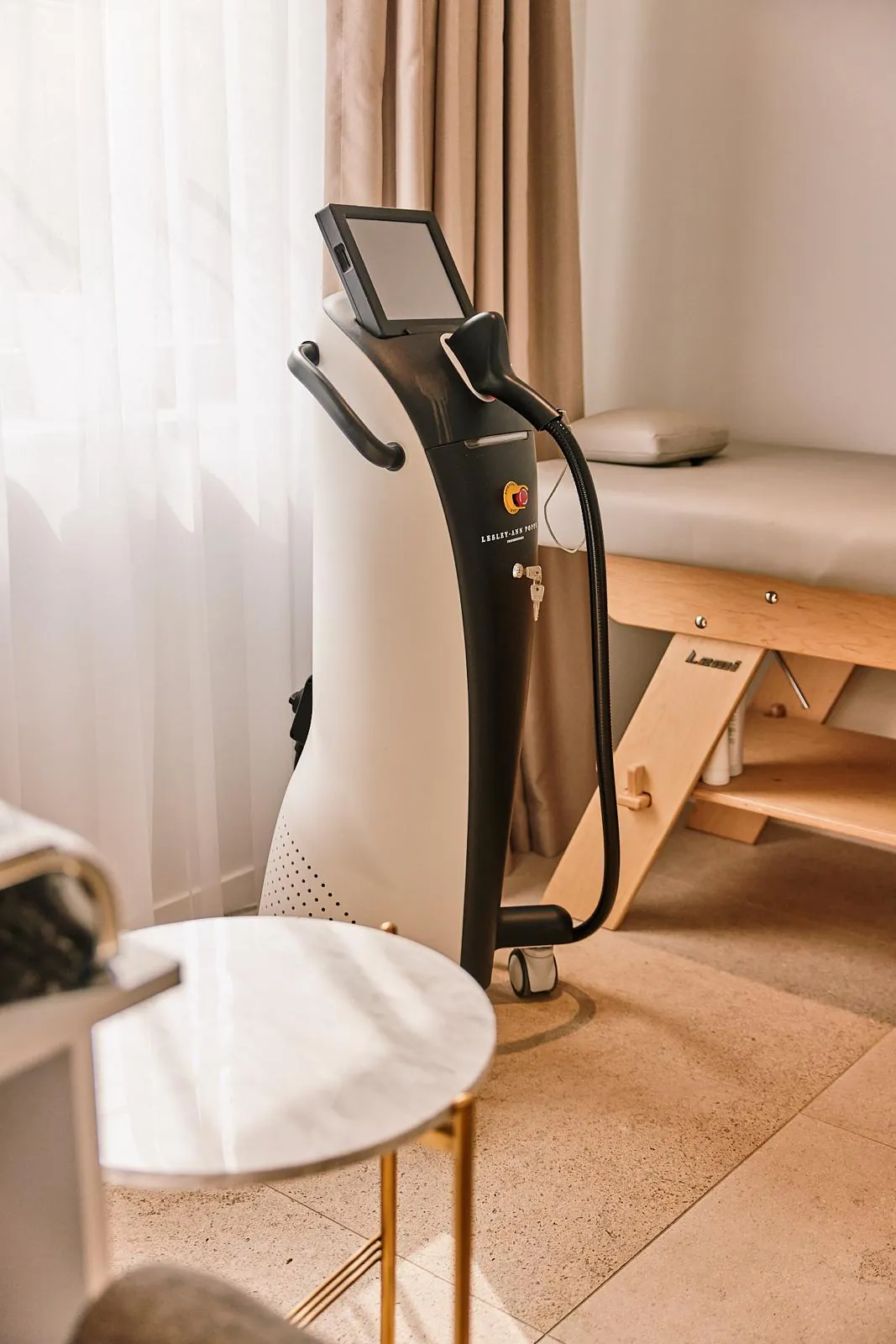 Premium Triple Wave Ice Laser voor permanente ontharing in Mendela Beauty Studio